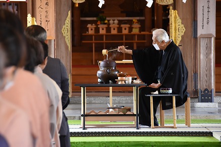 鵬雲斎千玄室大宗匠献茶式竝に森丘哲四郎命歌碑除幕式のご報告<font